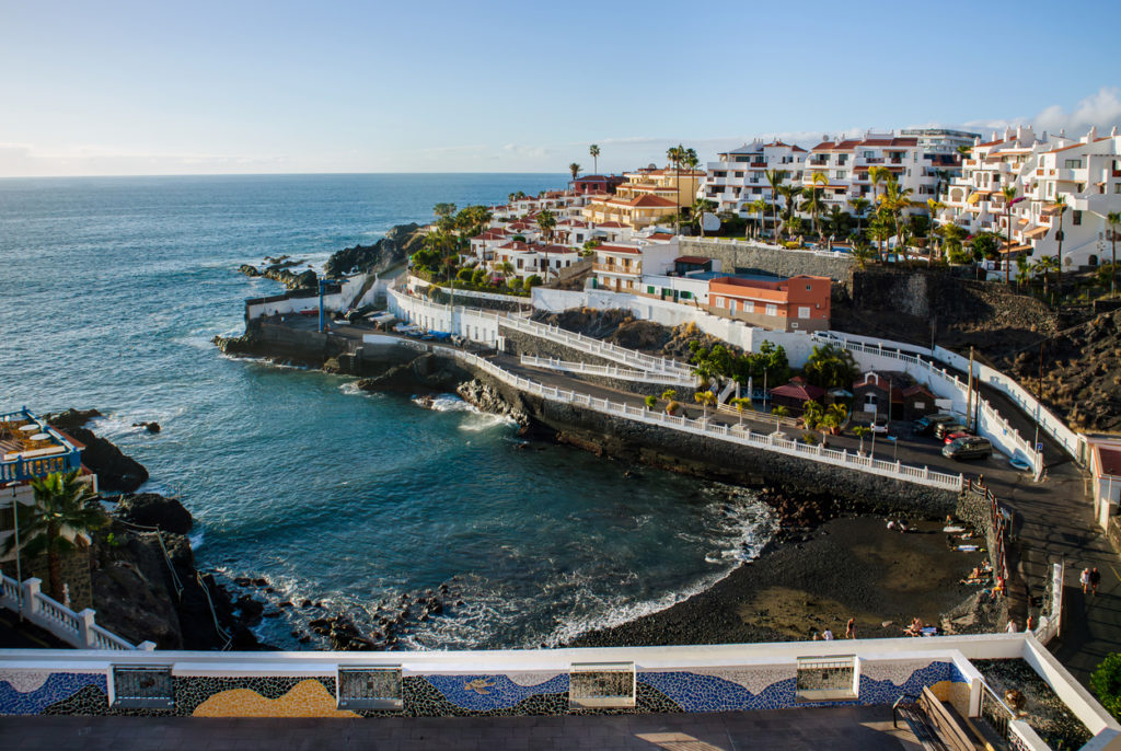 Playa de Santiago, schwarzer Sandstrand auf der Insel Teneriffa, Spanien.