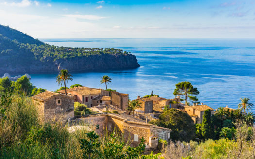 Bergdorf in der Sierra de Tramuntana.