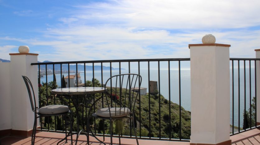 Exklusives Doppelhaus mit Dachterrasse und Meerblick bei Nerja