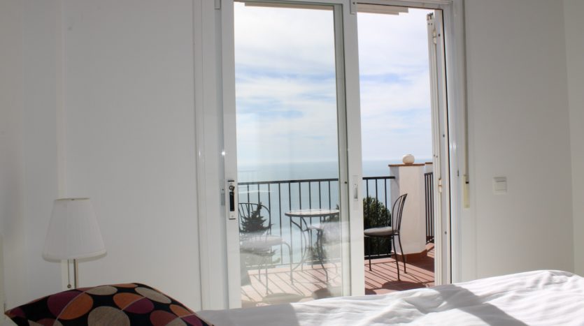 Exklusives Doppelhaus mit Dachterrasse und Meerblick bei Nerja