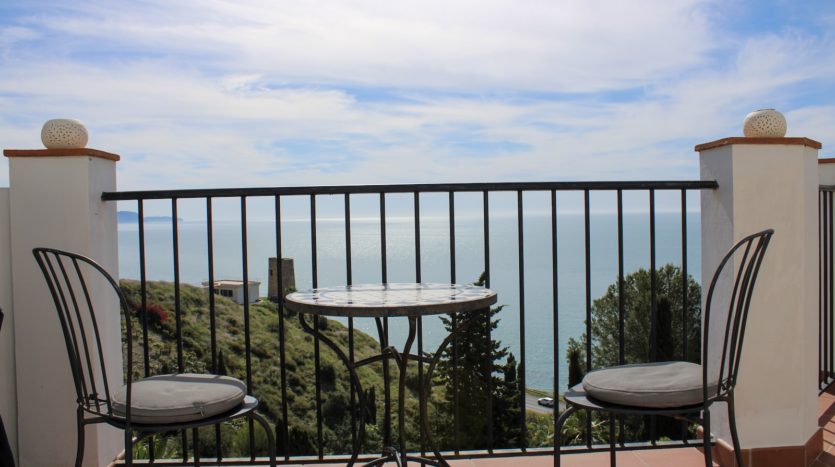 Exklusives Doppelhaus mit Dachterrasse und Meerblick bei Nerja