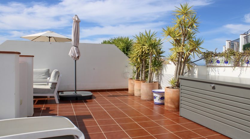 Exklusives Doppelhaus mit Dachterrasse und Meerblick bei Nerja