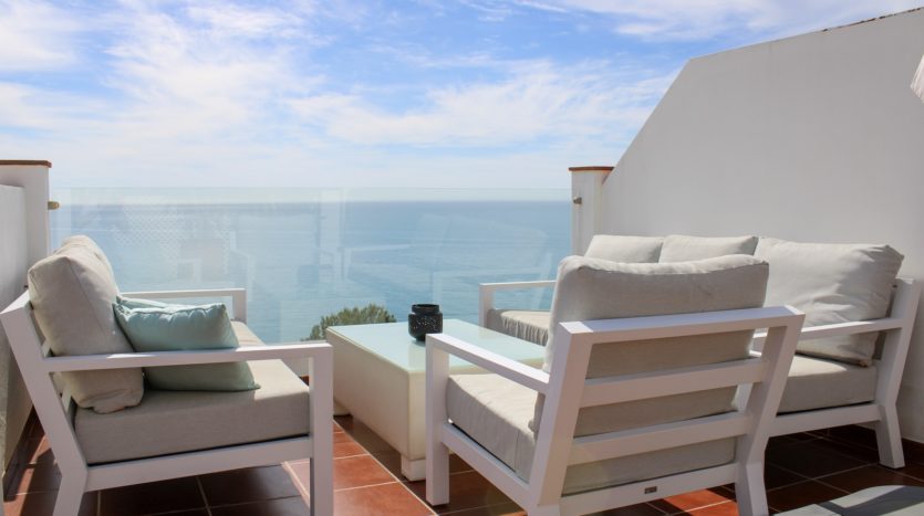 Exklusives Doppelhaus mit Dachterrasse und Meerblick bei Nerja