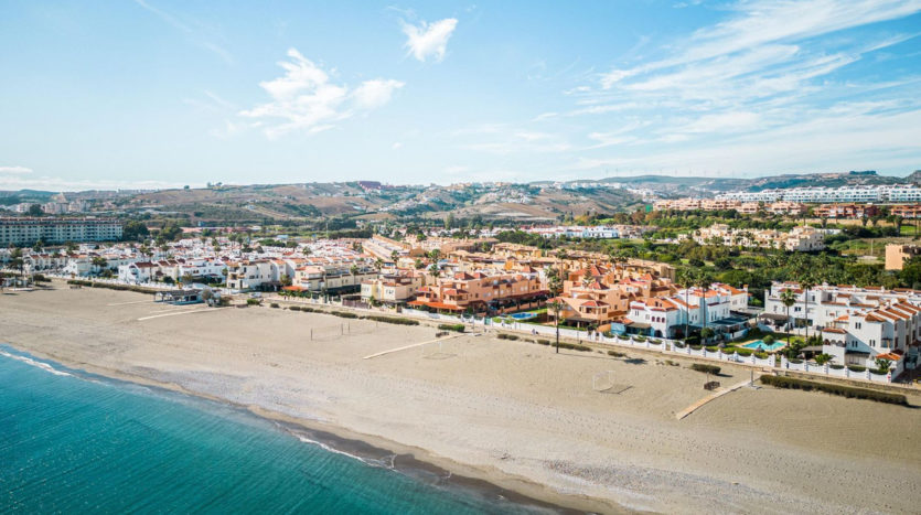 Town House mit 3 Schlafzimmern in Casares Playa - Meerblick & Strandnähe