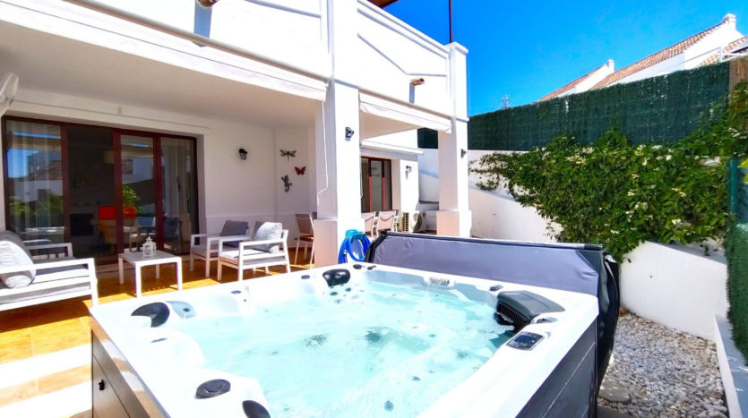 Town House mit 4 Schlafzimmern in Casares - Meerblick & Strandnähe